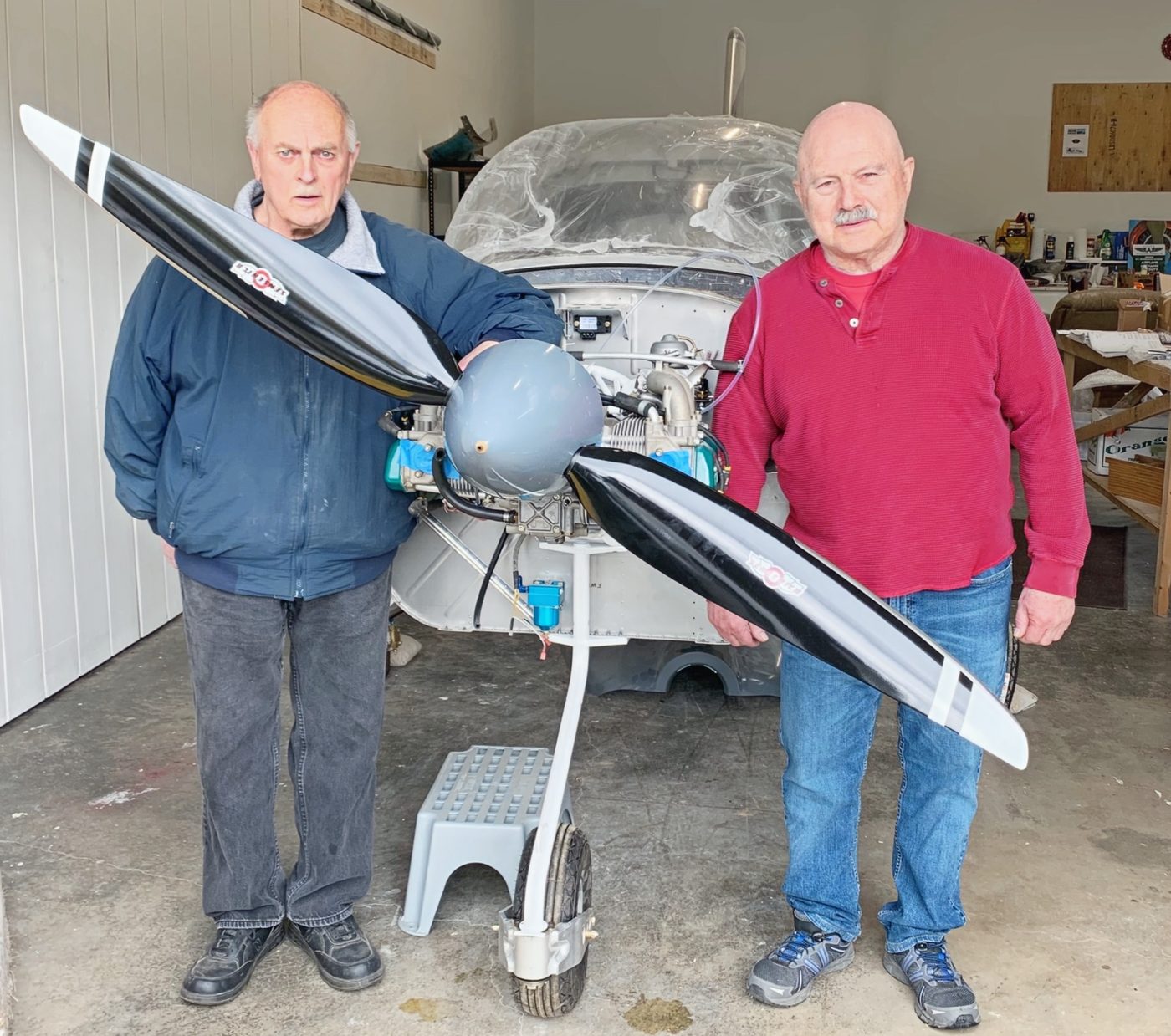 Two members with the propeller-mounted aircraft
